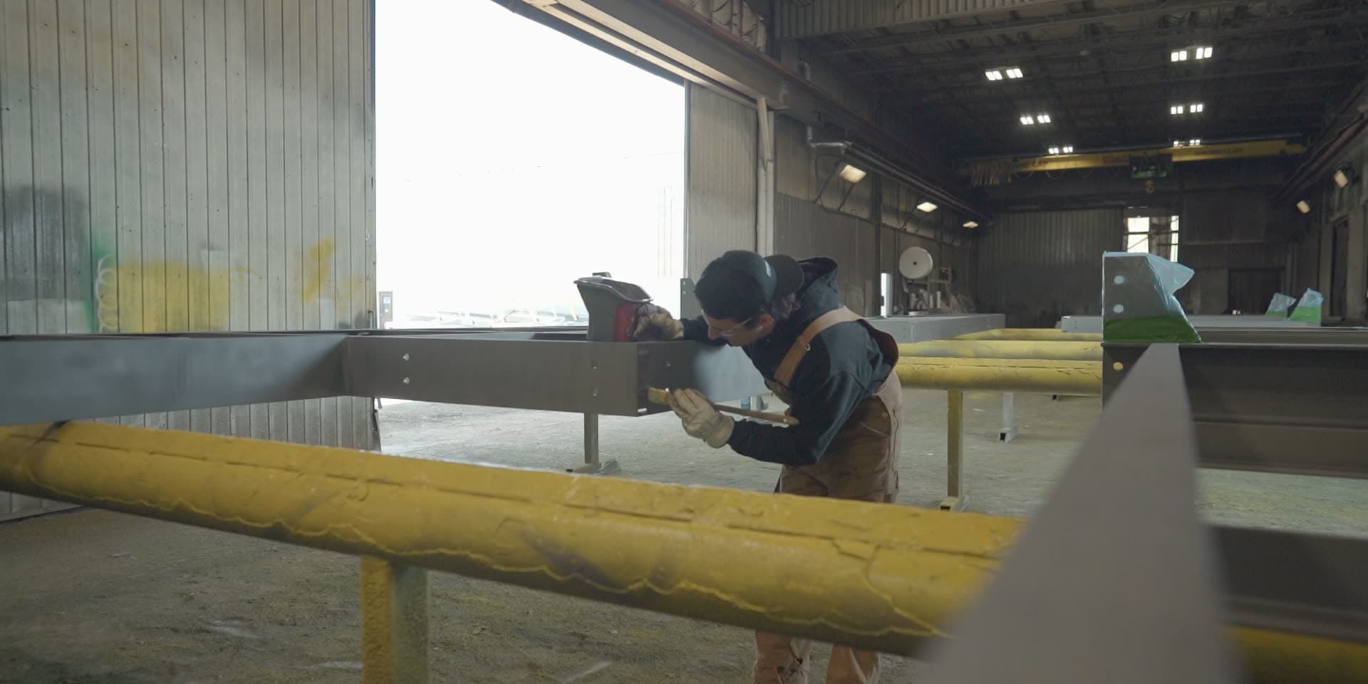 Applicator at work in the coating facility