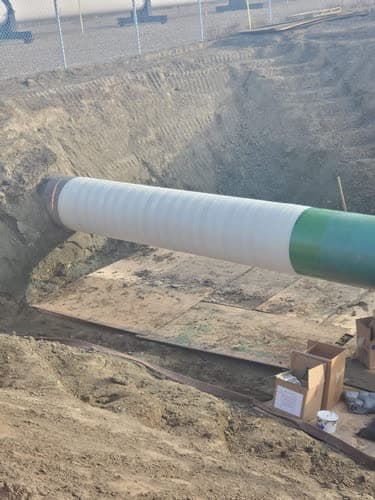 Pipeline field joint, coated in the trench